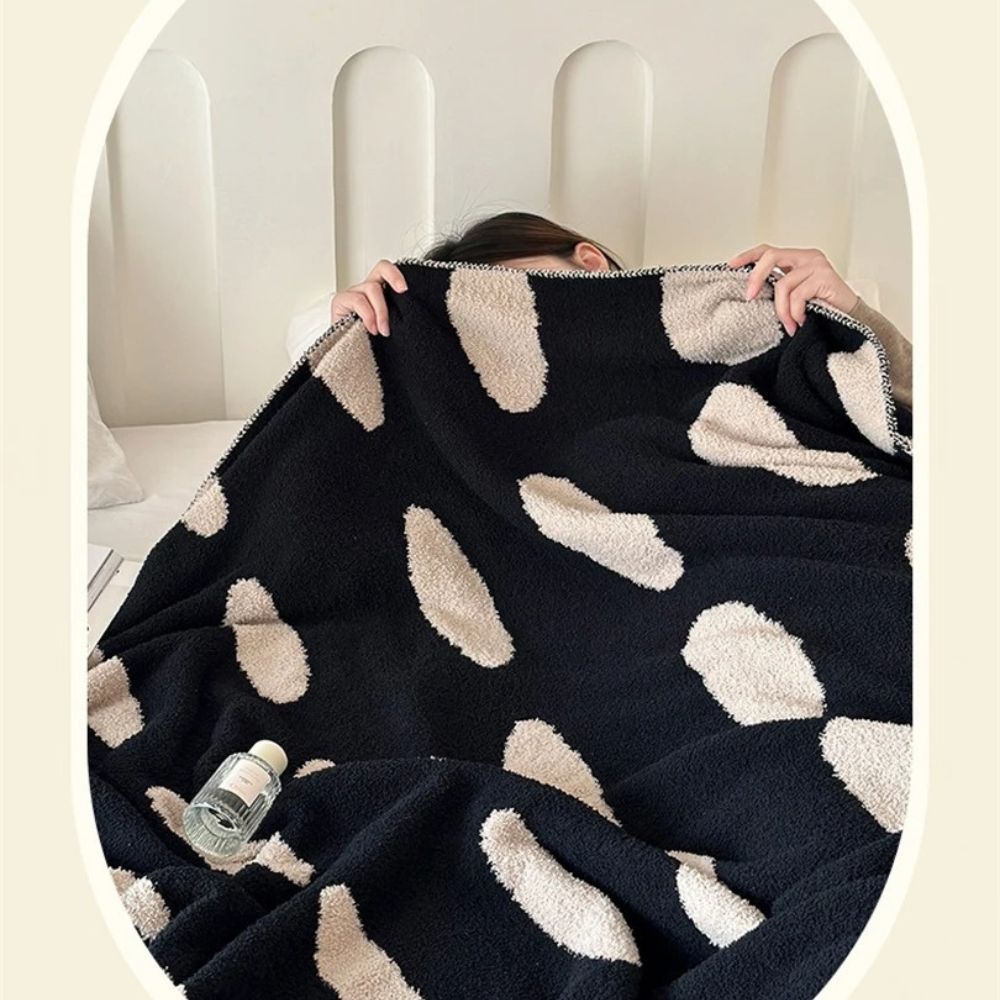 Circle-Print Fleece Throw Blanket – Reversible Black & White – 51×67 Inches | Thomler