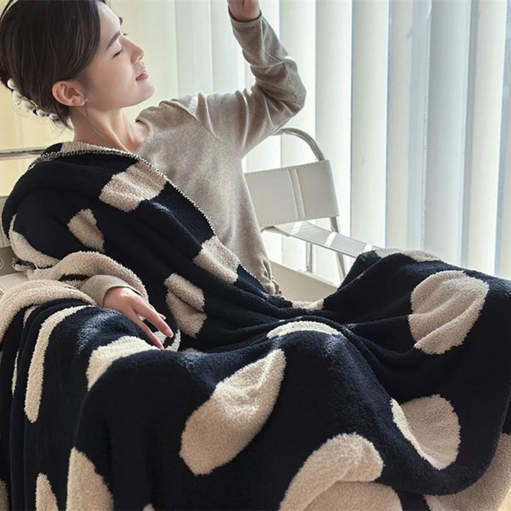 Circle-Print Fleece Throw Blanket – Reversible Black & White – 51×67 Inches | Thomler