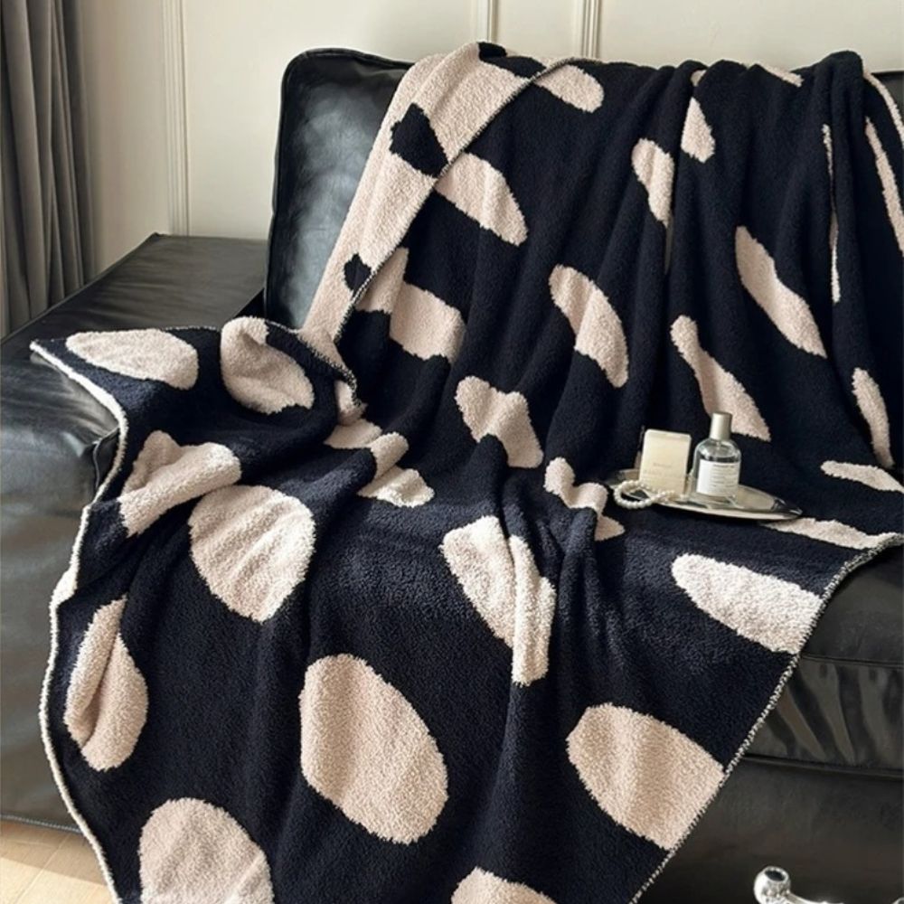 Circle-Print Fleece Throw Blanket – Reversible Black & White – 51×67 Inches | Thomler