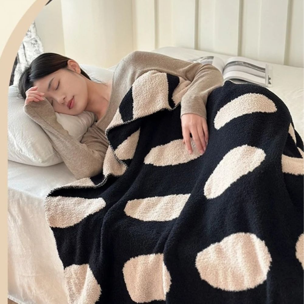 Circle-Print Fleece Throw Blanket – Reversible Black & White – 51×67 Inches | Thomler