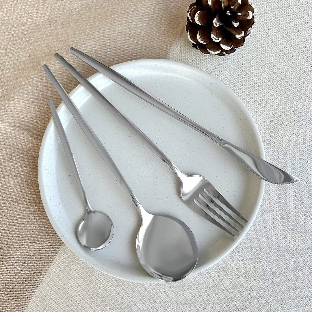 18/10 Stainless Steel Flatware Service for One – Includes Knife, Fork, Spoon & Teaspoon for Daily Use, Gatherings, Weddings & Special Meals | Thomler
