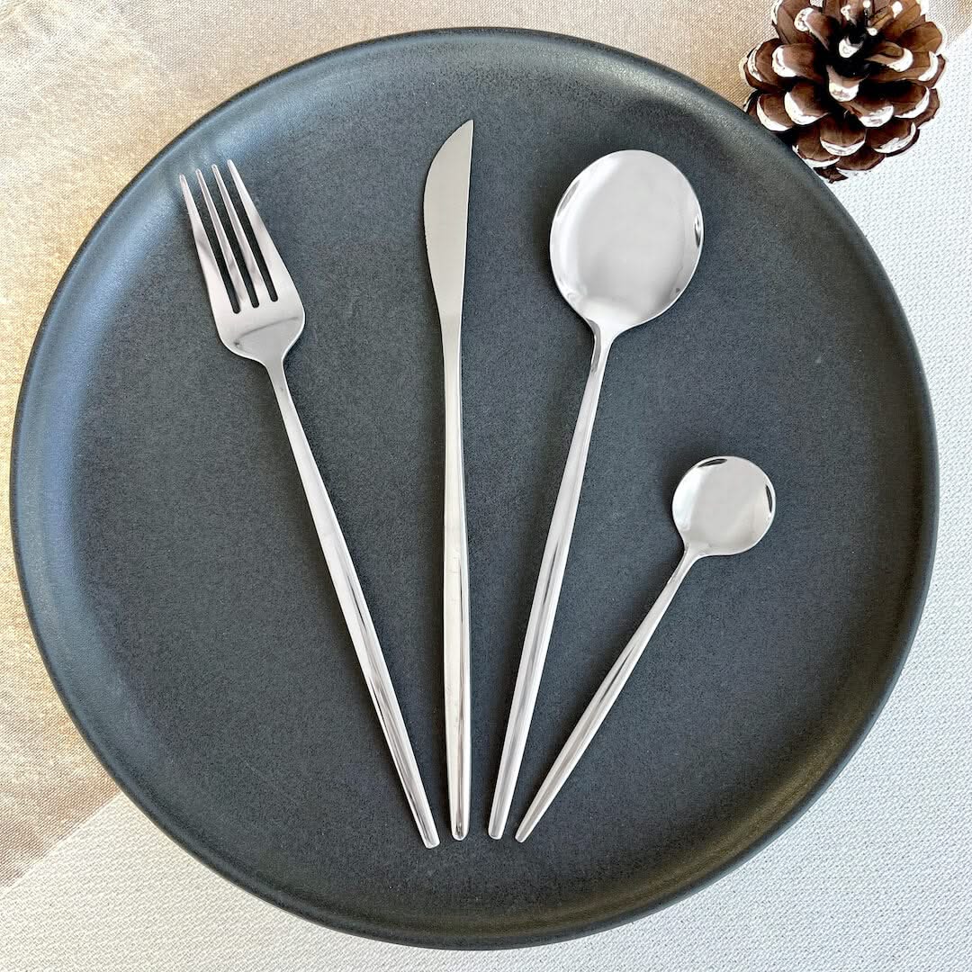 18/10 Stainless Steel Flatware Service for One – Includes Knife, Fork, Spoon & Teaspoon for Daily Use, Gatherings, Weddings & Special Meals | Thomler
