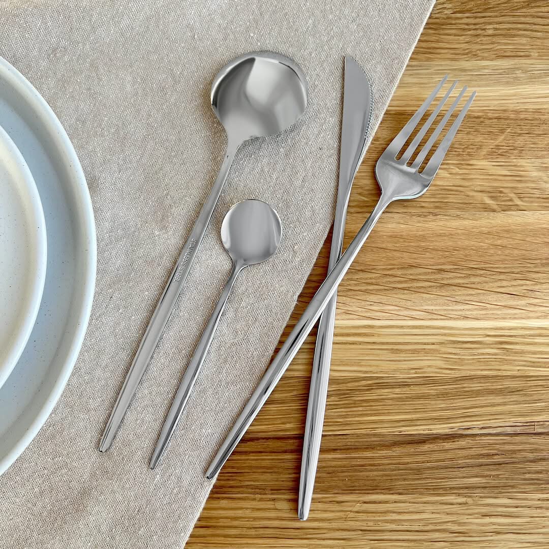 18/10 Stainless Steel Flatware Service for One – Includes Knife, Fork, Spoon & Teaspoon for Daily Use, Gatherings, Weddings & Special Meals | Thomler