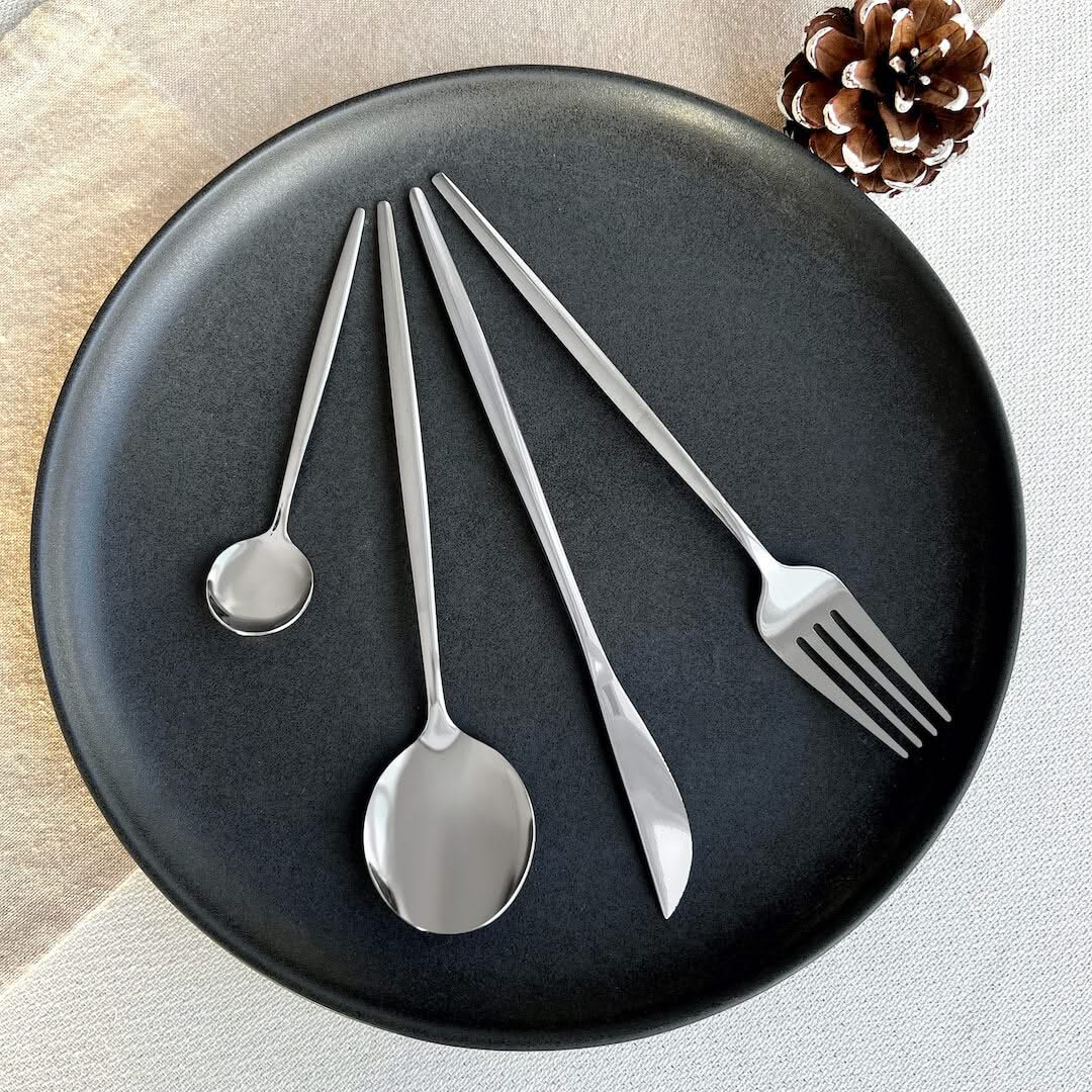18/10 Stainless Steel Flatware Service for One – Includes Knife, Fork, Spoon & Teaspoon for Daily Use, Gatherings, Weddings & Special Meals | Thomler