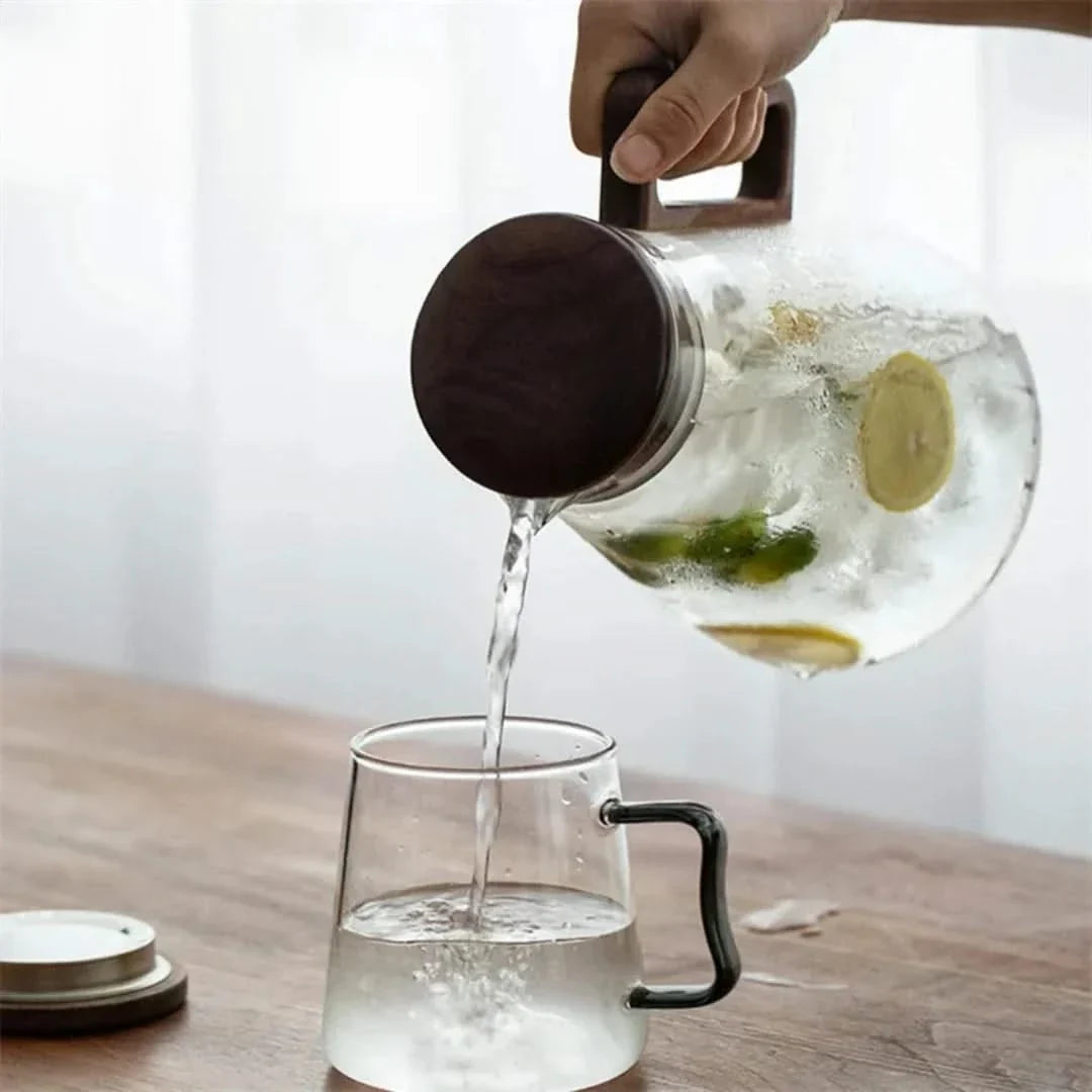 Heat-Safe Borosilicate Water Carafe with Wood Handle & Filter Lid – 68 oz Beverage Server for Juice, Iced Tea & Lemonade | Thomler