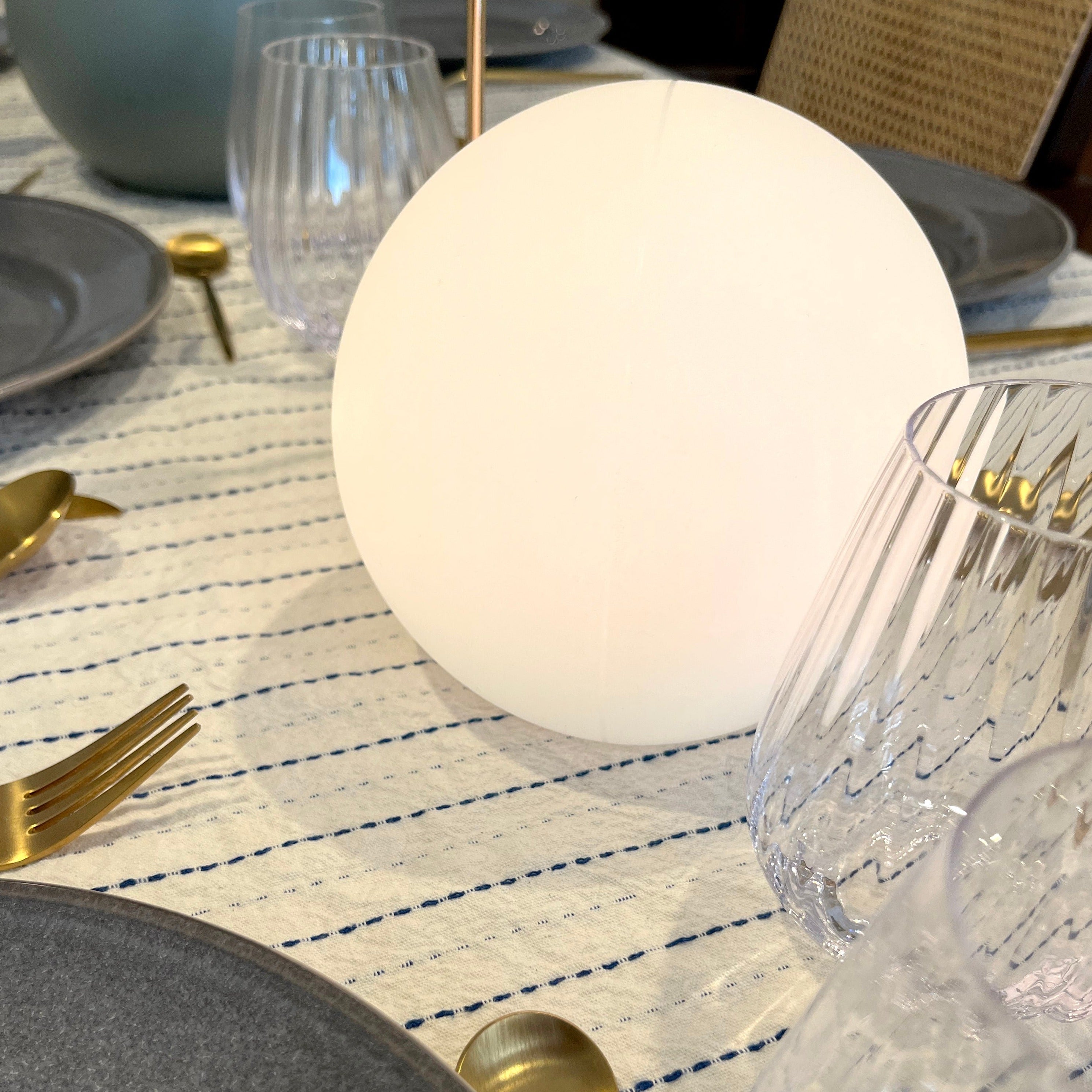 Table Lamp Plastic 5W Wireless LED 16 Colour Indoor Outdoor Mood Lighting Rechargeable Remote Controlled | Thomler