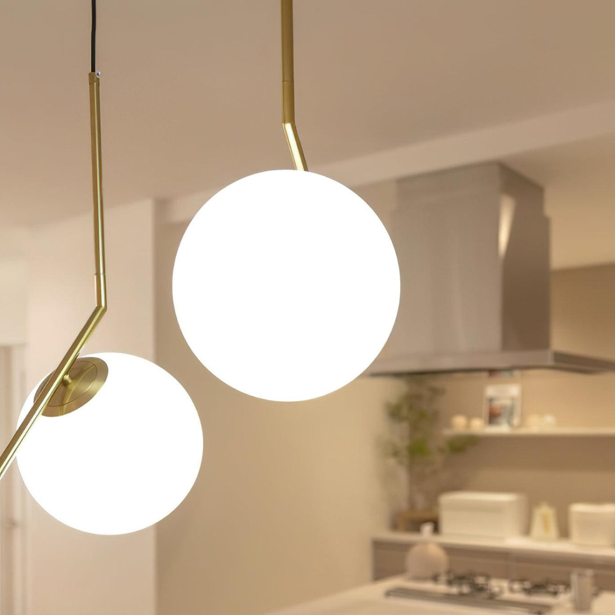 Vintage Glass Globe Hanging Light Fixture with Metal Canopy – Modern Single Bulb Ceiling Lamp for Kitchen Island & Dining Room | Thomler