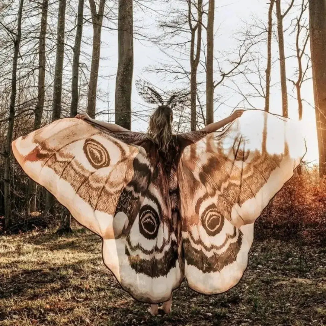 Mystischer Umhang „Grey Moth“ – Eleganter Zauber für Ihre Auftritte