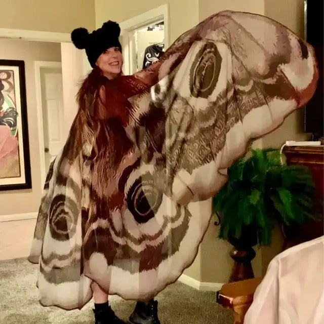 Mystischer Umhang „Grey Moth“ – Eleganter Zauber für Ihre Auftritte