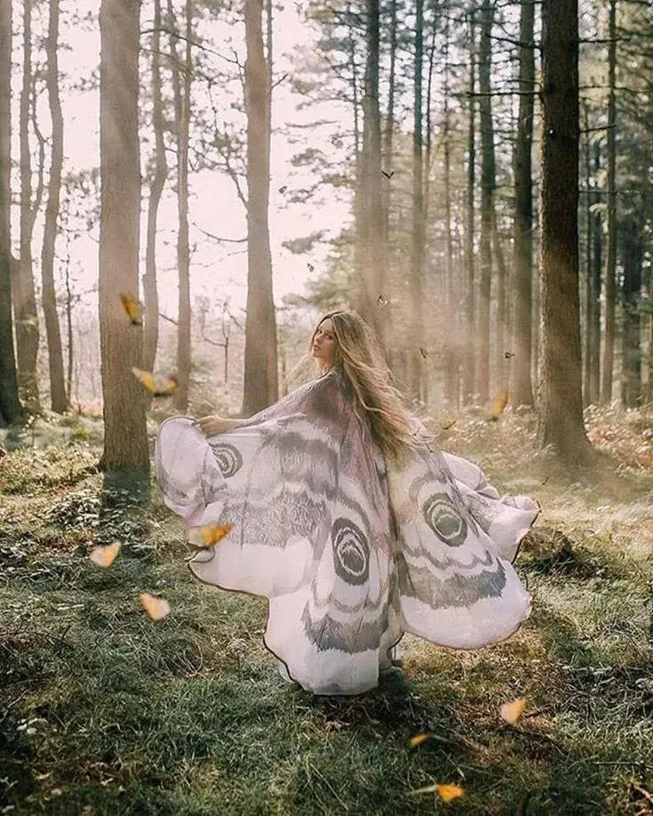 Mystischer Umhang „Grey Moth“ – Eleganter Zauber für Ihre Auftritte