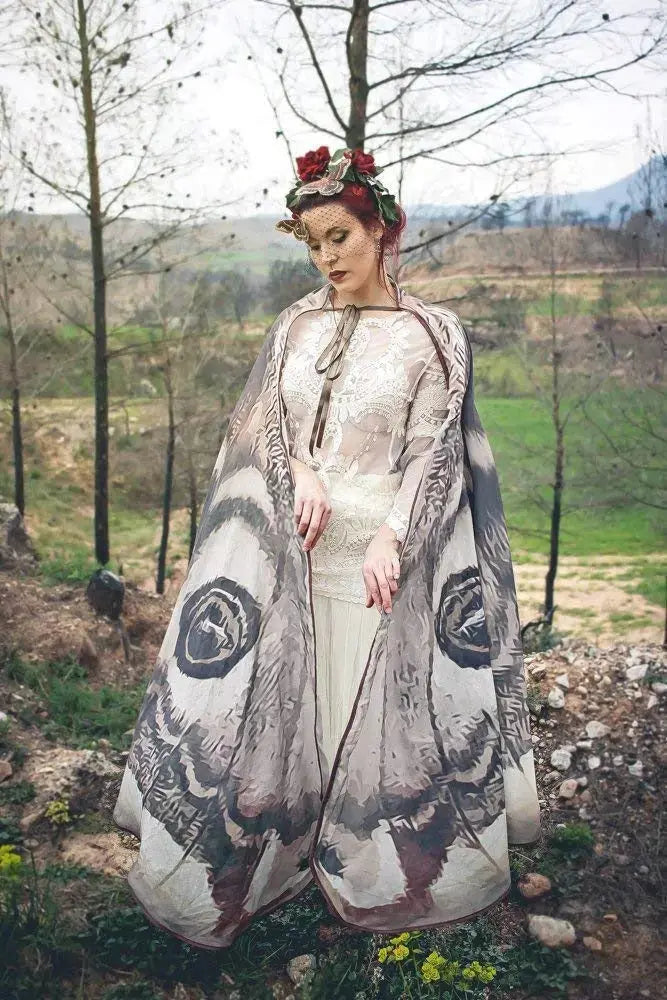 Mystischer Umhang „Grey Moth“ – Eleganter Zauber für Ihre Auftritte