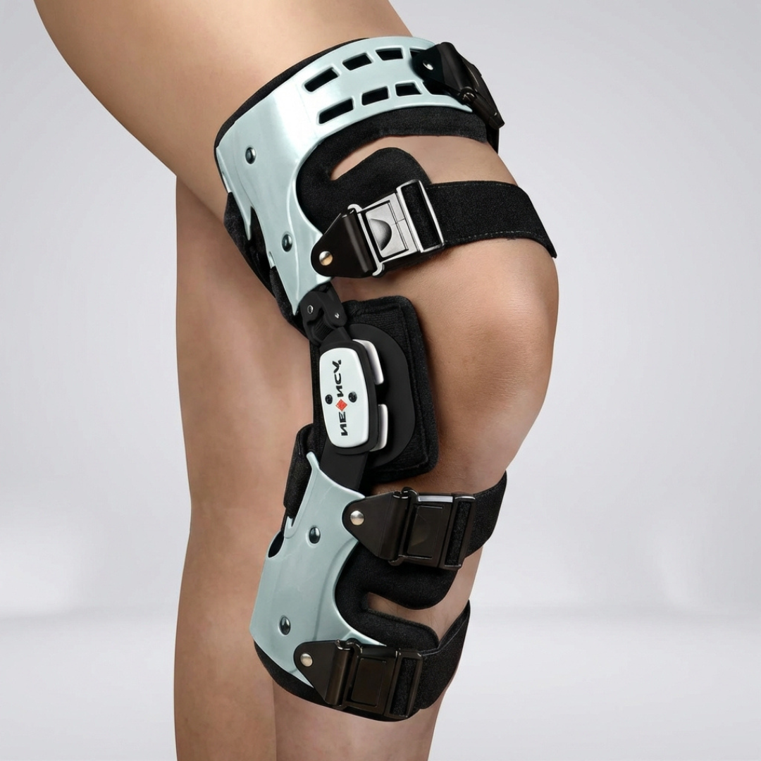 Hinged Knee Brace for Joint Support & Pain Relief – Adjustable Compression Stabilizer for Walking & Daily Activity | Thomler