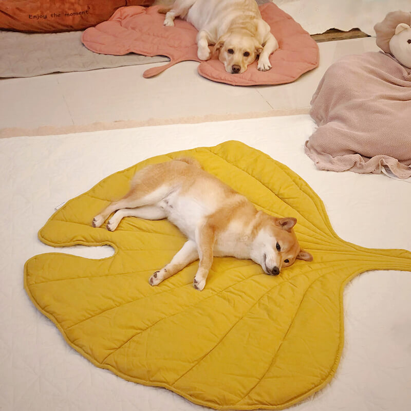 Botanical Leaf-Shaped Pet Throw Blanket - Soft Cotton-Polyester Cover for Dogs & Cats - Machine Washable Couch Protector & Floor Mat for | Thomler