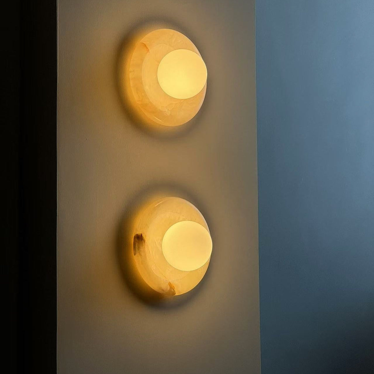 Round Glass Wall Sconce with Curved Marble Backplate for Living Room, Bedroom & Hallway – Hardwired Modern Indoor Light Fixture | Thomler