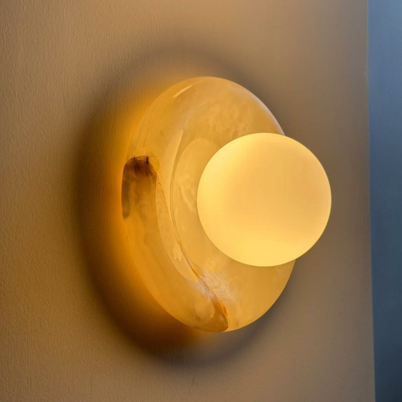 Round Glass Wall Sconce with Curved Marble Backplate for Living Room, Bedroom & Hallway – Hardwired Modern Indoor Light Fixture | Thomler