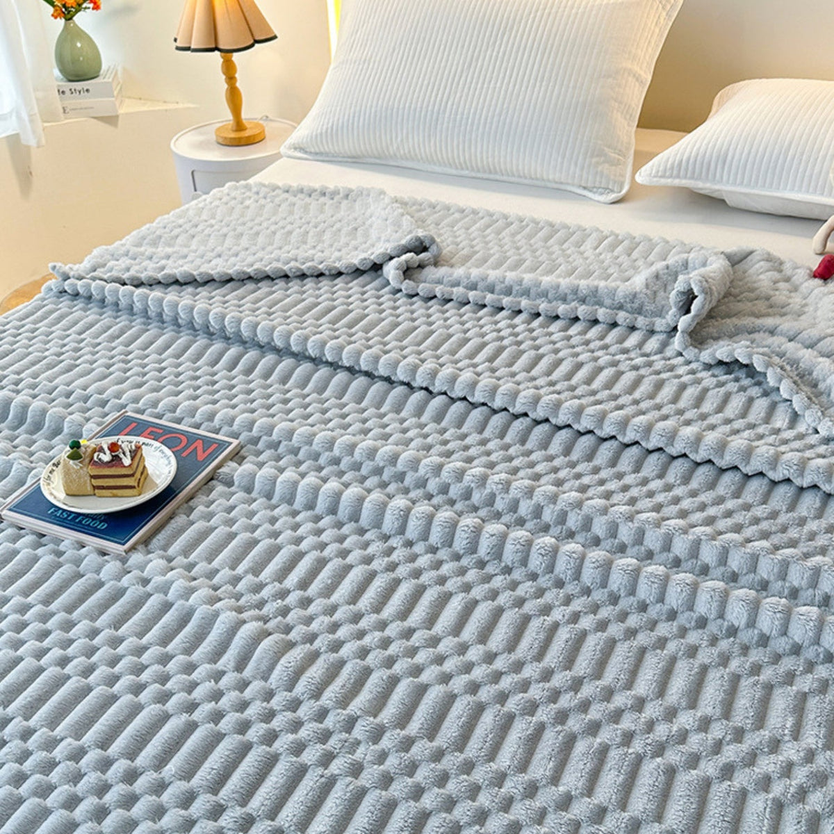 Textured Microfiber Throw Blanket – Plush Pebble Weave for Couch & Bed – Soft Warm Layer for Living Room, Bedroom & Reading Nook | Thomler