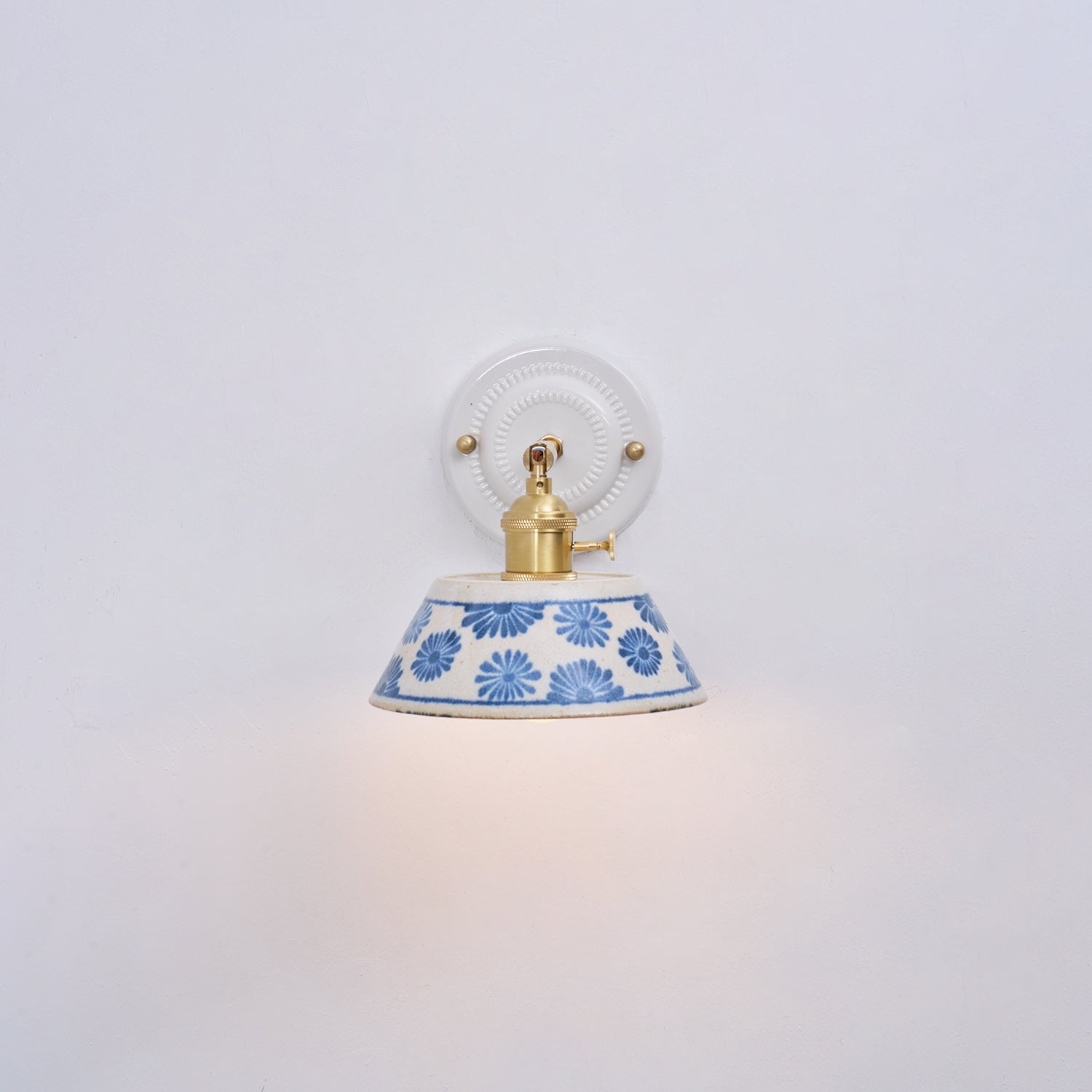 Wall Lamp Ceramic 6.7 in Blue White Brass Accent Bathroom Hallway Reading Light | Thomler
