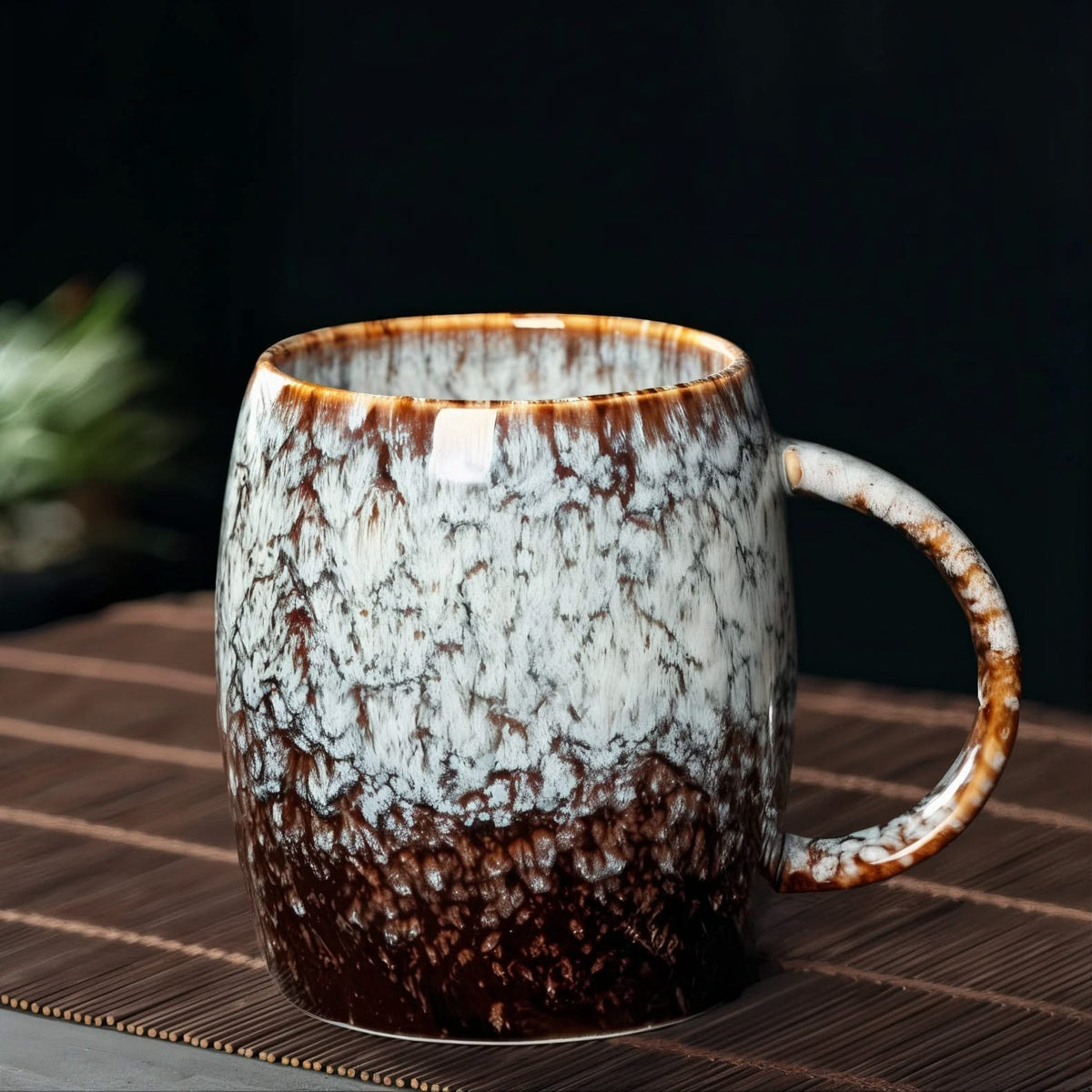 Ceramic Coffee Mug with Swirl Design & Wood-Tone Handle – 14 oz Modern Drinkware for Hot Beverages | Thomler