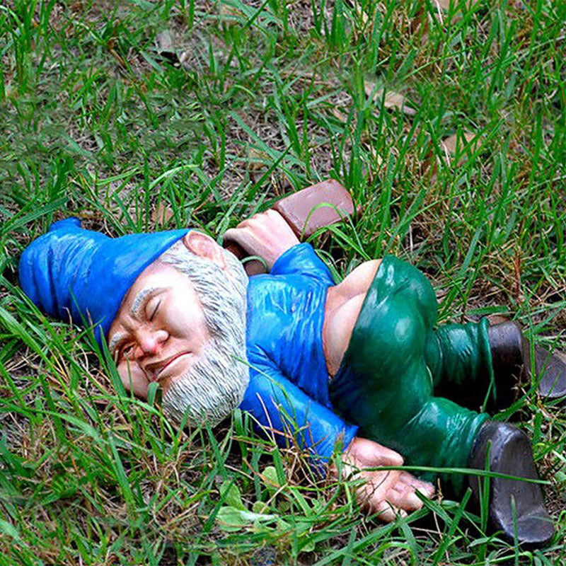 Tipsy Garden Gnome Statue with Bottle – Resin Outdoor Figurine for Yard Patio Porch – Funny Drunk Gnome Lawn Ornament Weather-Resistant | Thomler