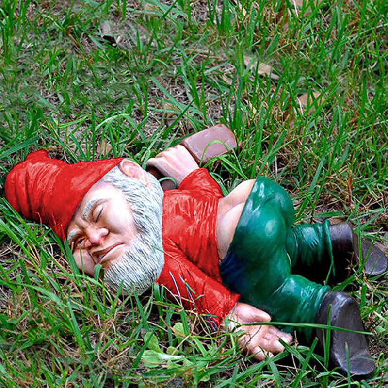 Tipsy Garden Gnome Statue with Bottle – Resin Outdoor Figurine for Yard Patio Porch – Funny Drunk Gnome Lawn Ornament Weather-Resistant | Thomler