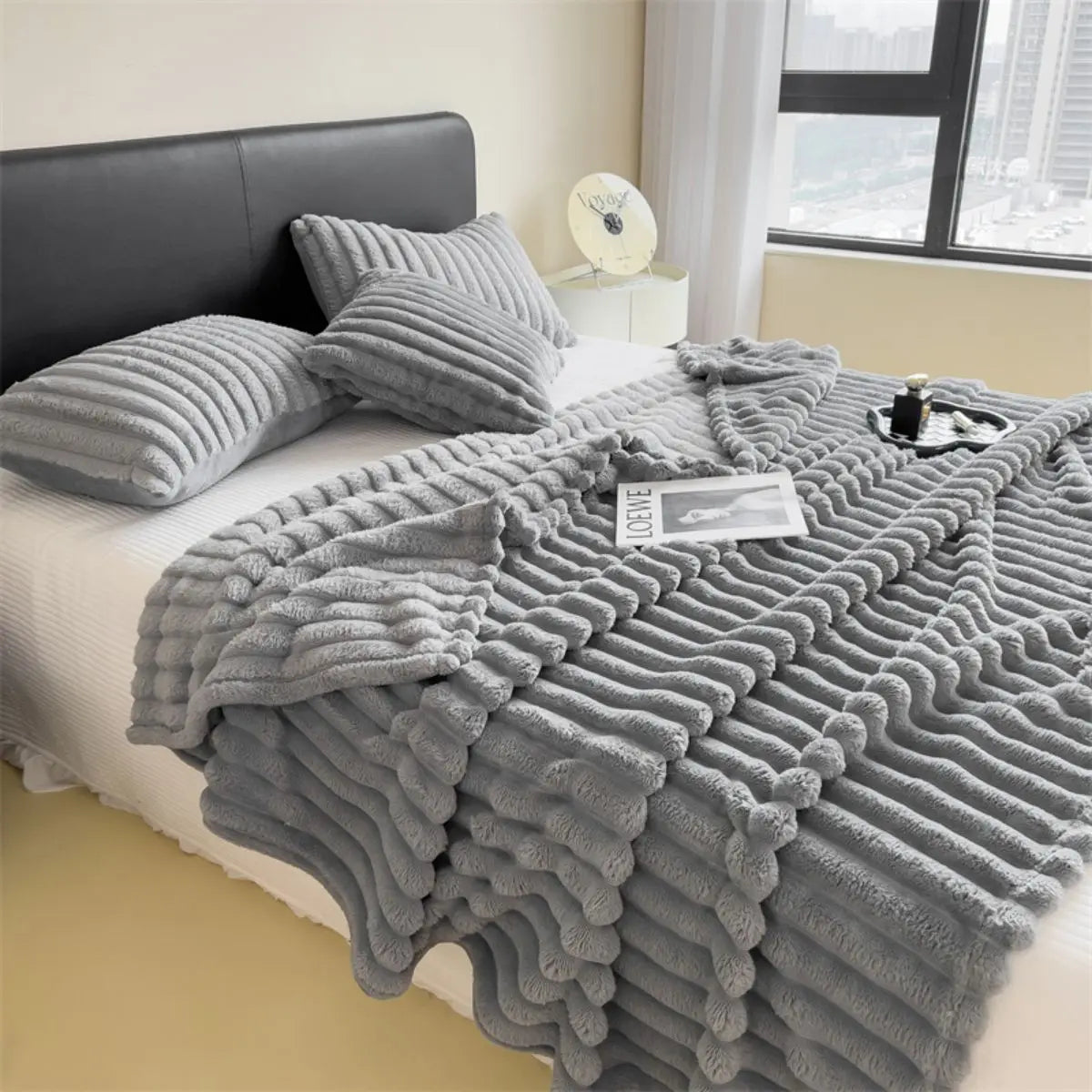 Plush Throw Blanket – Ultra-Soft Fleece Comfort for Bed, Couch & Cuddle Time – Oversized Warm Cover for All Seasons | Thomler