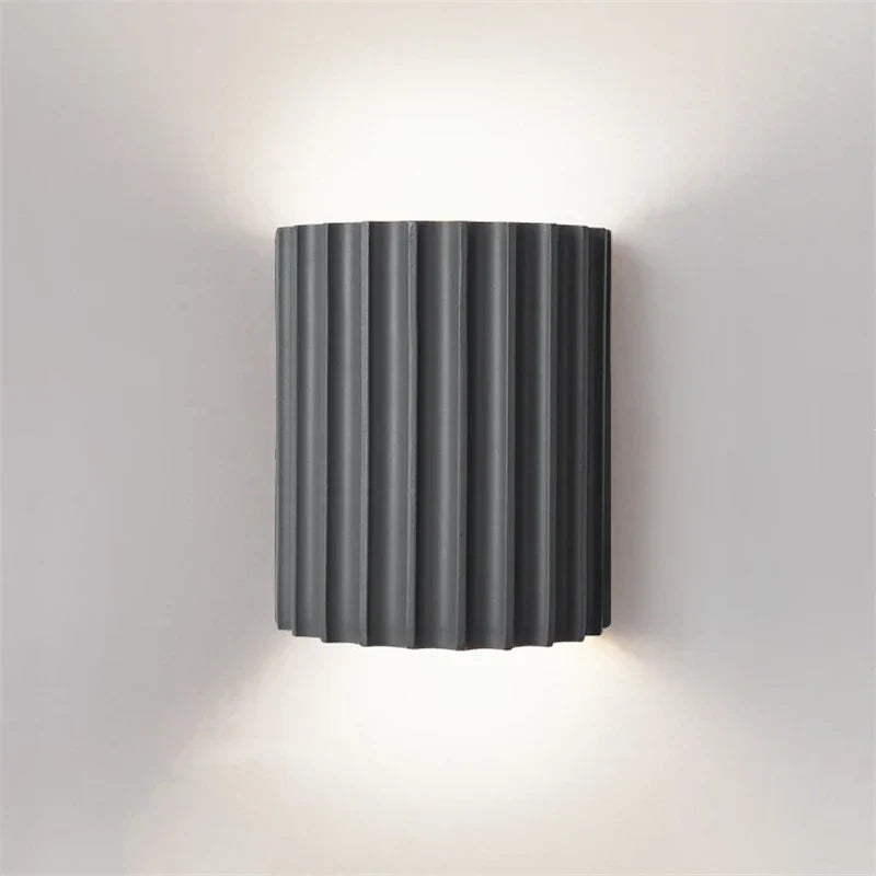Textured Resin Wall Sconce with Upward & Downward Glow – Modern Ribbed Design for Bedroom, Living Room, Hallway – E27 Socket | Thomler