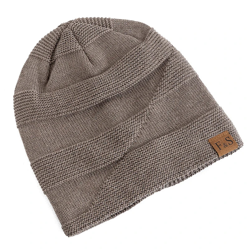 Relaxed Fit Knit Beanie with Plush Fleece Lining for Men & Women – Cold-Weather Slouch Cap with Badge Detail | Thomler