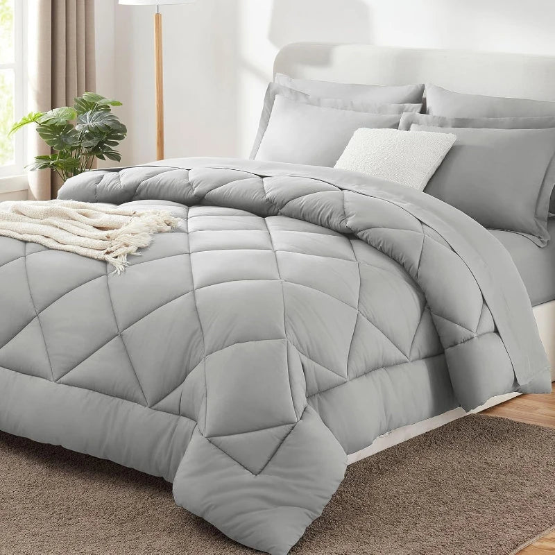 Solid Color Polyester Comforter for All Seasons – Lightweight Breathable Duvet with Soft Touch Fabric for Queen & King Beds | Thomler