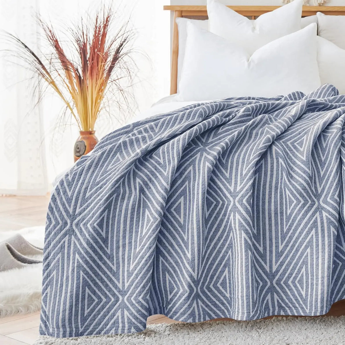 Lightweight Cotton Layered Coverlet – Breathable Reversible Throw with Geometric Design for Beds & Sofas – All Season | Thomler