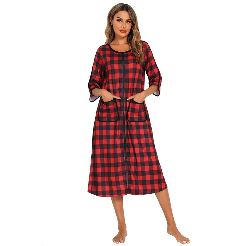 Zip-Front Hooded Bathrobe for Women – Soft Fleece Robe with Pockets & Full Zipper – Cozy Loungewear for Home, After Shower, Maternity | Thomler