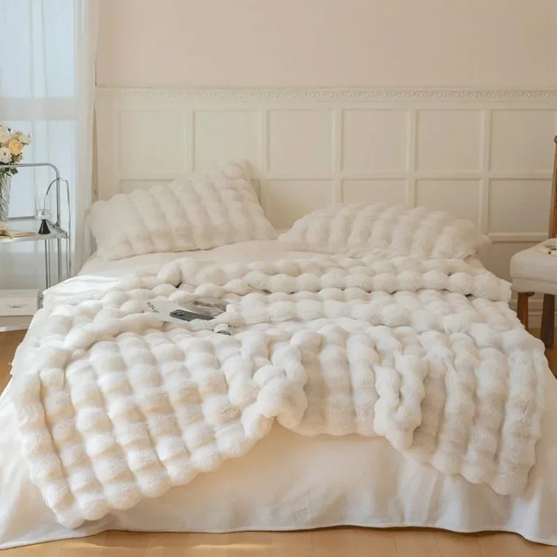 Faux Fur Reversible Throw Blanket for Sofa, Bed & Couch – Double-Sided Luxury Fleece Winter Throw in Gray, Beige & Pink, Machine Washable | Thomler