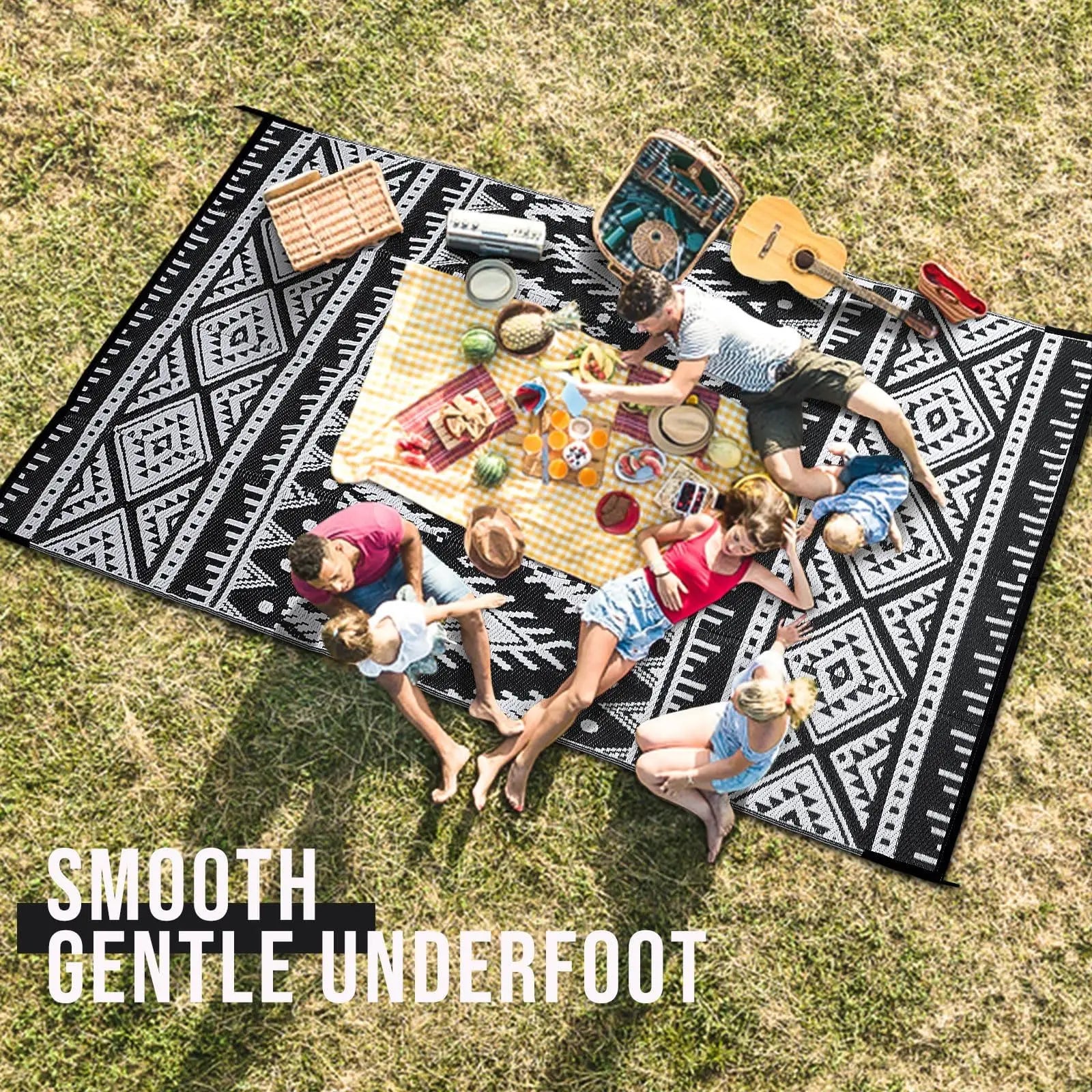 Outdoor Rug Braided Plastic Reversible Black White Patio Camping Garden Picnic Mat Waterproof UV Resistant Foldable | Thomler