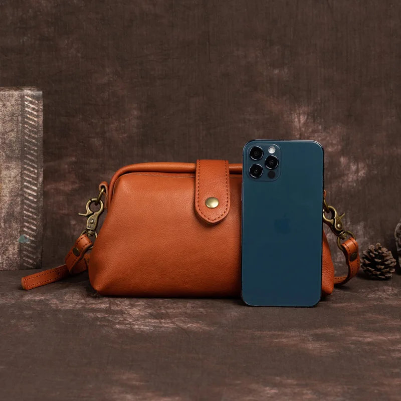Vintage-Inspired Leather Crossbody Purse for Women – Classic Handbag with Adjustable Strap for Daily Use, Travel, Shopping & Casual Outfits | Thomler