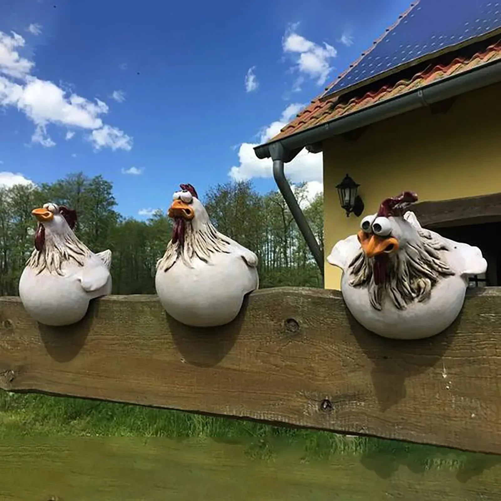 Garden Fence Ornament Resin Chicken 14.0 cm White Outdoor Farmhouse Wall Hanging Decoration Backyard Humorous Animal Figure | Thomler