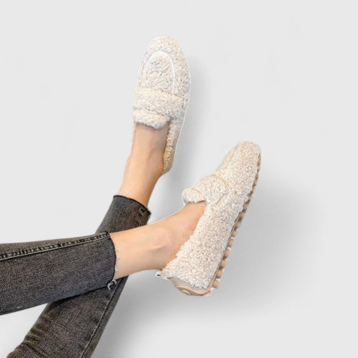 Women's Wool-Lined Slippers for Winter – Cozy Indoor-Outdoor Loafer Style House Shoes with Non-Slip Rubber Sole | Thomler