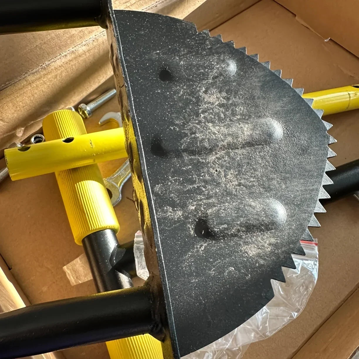 Manual Lawn Edger with Serrated Half-Moon Blade for Garden Beds, Pathways & Turf Trimming | Steel Step Tool for Yard Edging & Border Cutting | Thomler