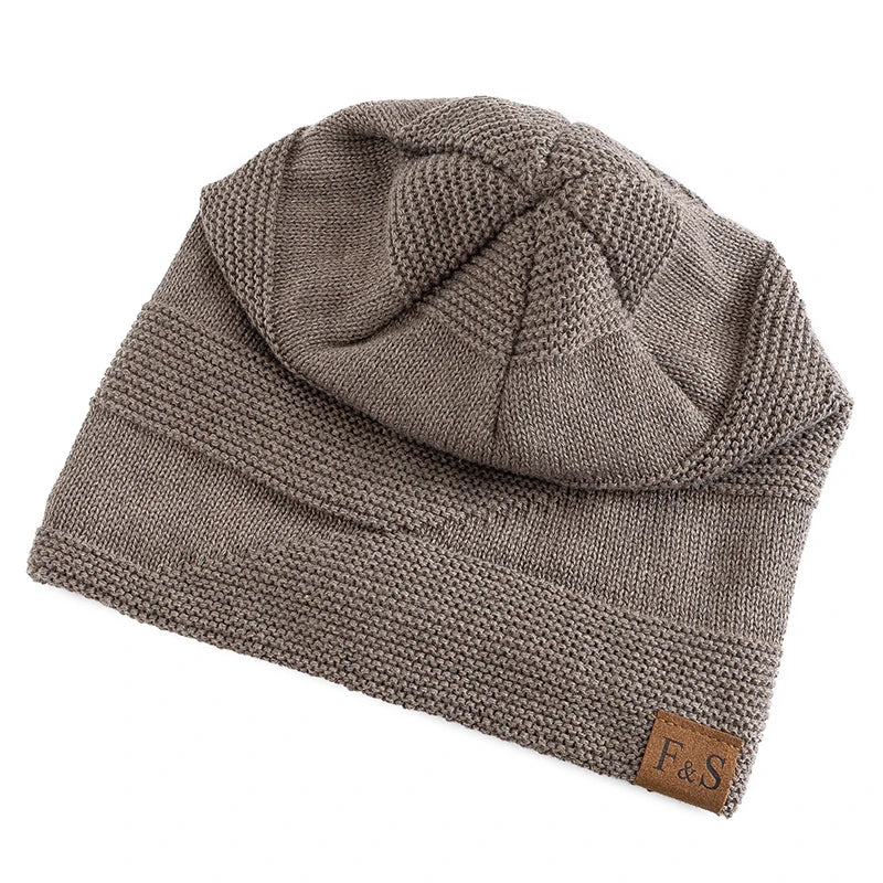 Relaxed Fit Knit Beanie with Plush Fleece Lining for Men & Women – Cold-Weather Slouch Cap with Badge Detail | Thomler