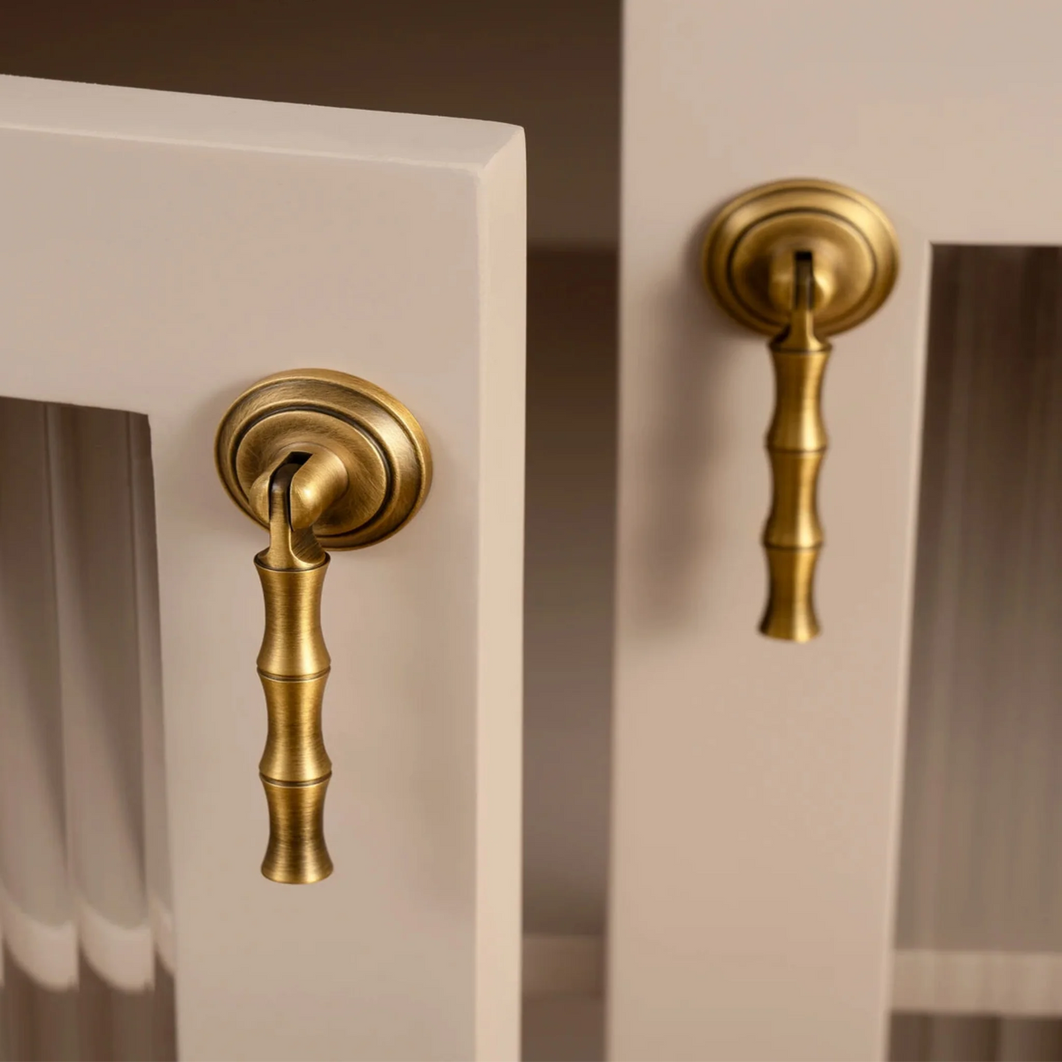 Vintage Teardrop Cabinet Pull – Antique Brass Finish for Drawers, Dressers & Cabinets | Thomler