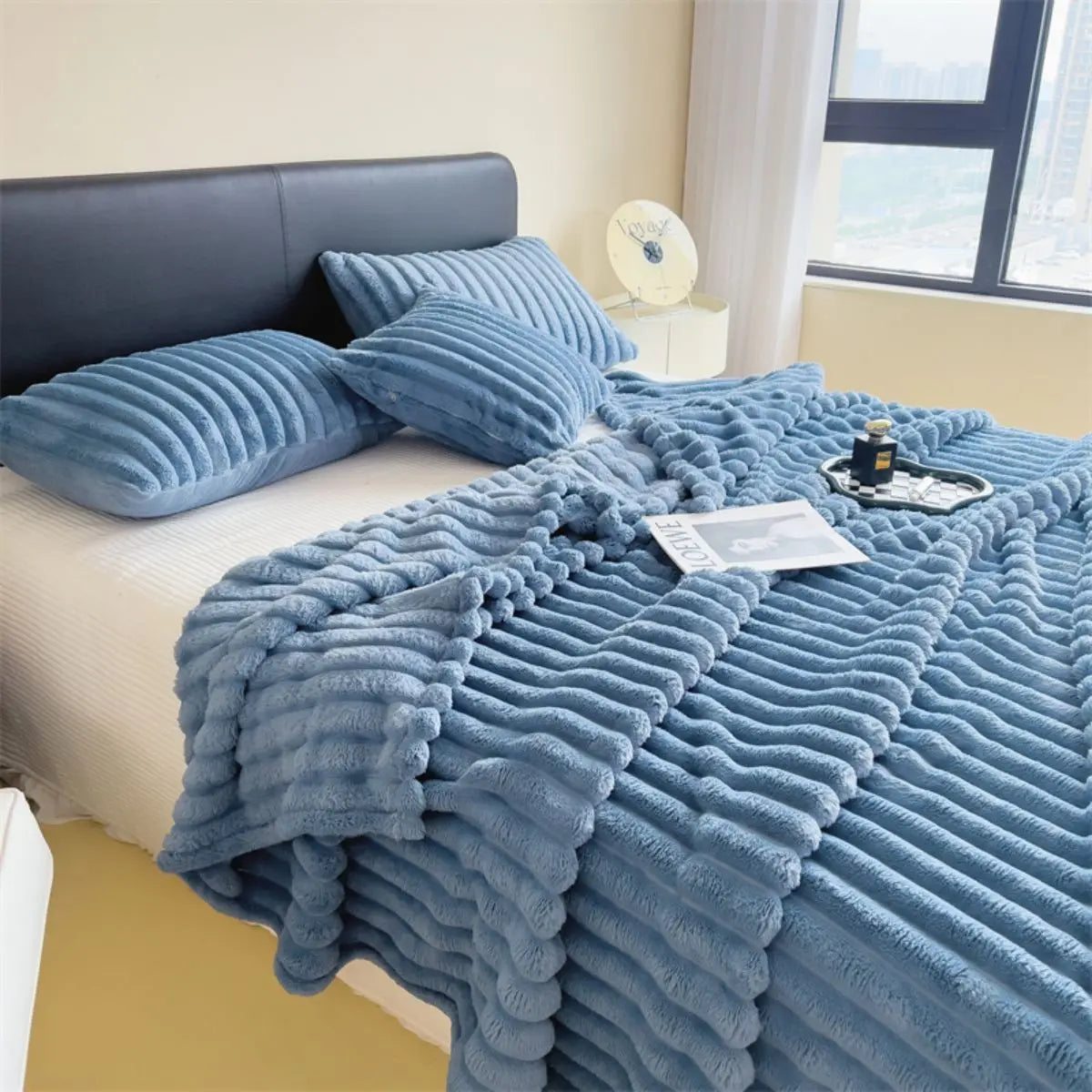 Plush Throw Blanket – Ultra-Soft Fleece Comfort for Bed, Couch & Cuddle Time – Oversized Warm Cover for All Seasons | Thomler