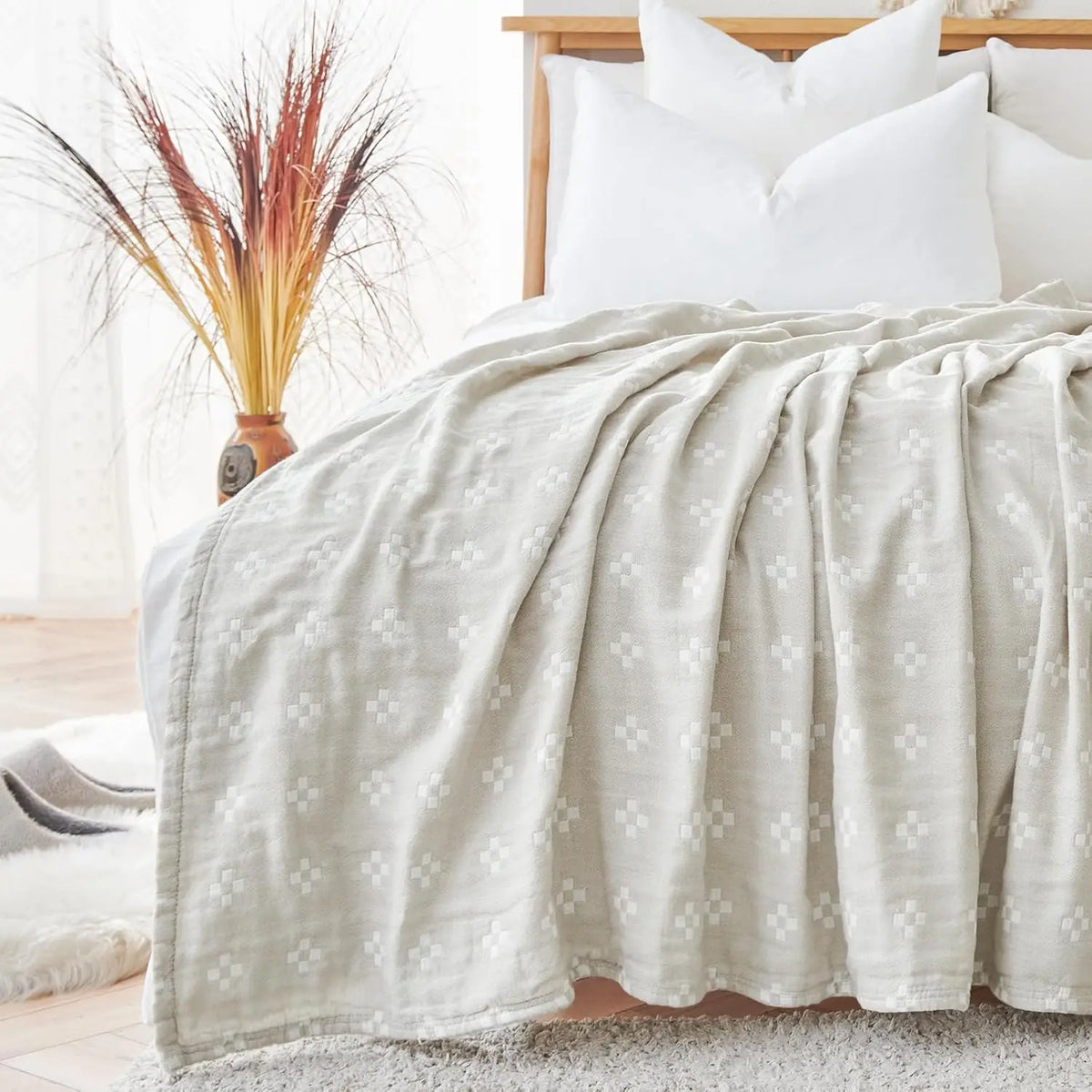 Lightweight Cotton Layered Coverlet – Breathable Reversible Throw with Geometric Design for Beds & Sofas – All Season | Thomler