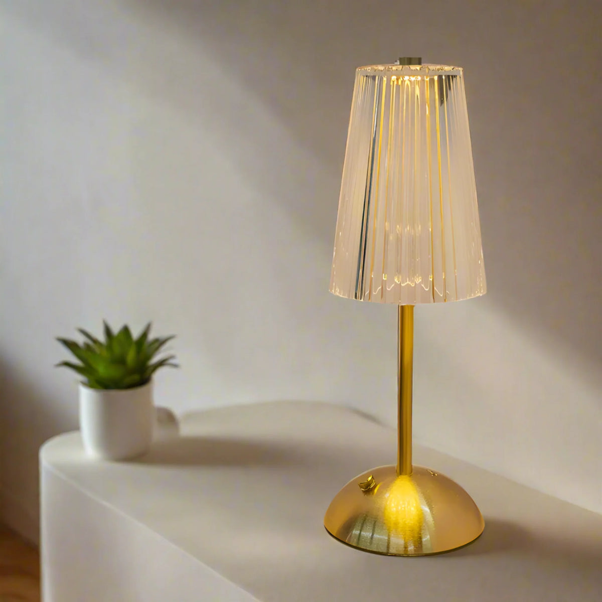 Battery-Powered Acrylic Desk Light with Touch Dimmer – Crystal-Style Accent Lamp | Thomler