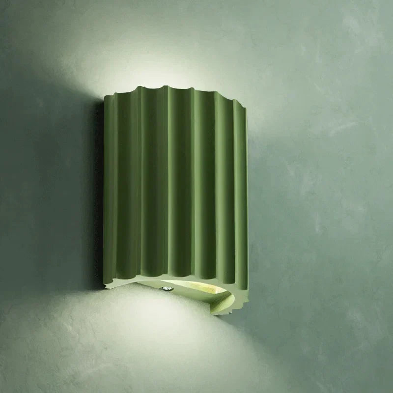 Contemporary Resin Sculpture Sconce with LED Illumination for Home – 5.5×3.1×6.5 in | Thomler