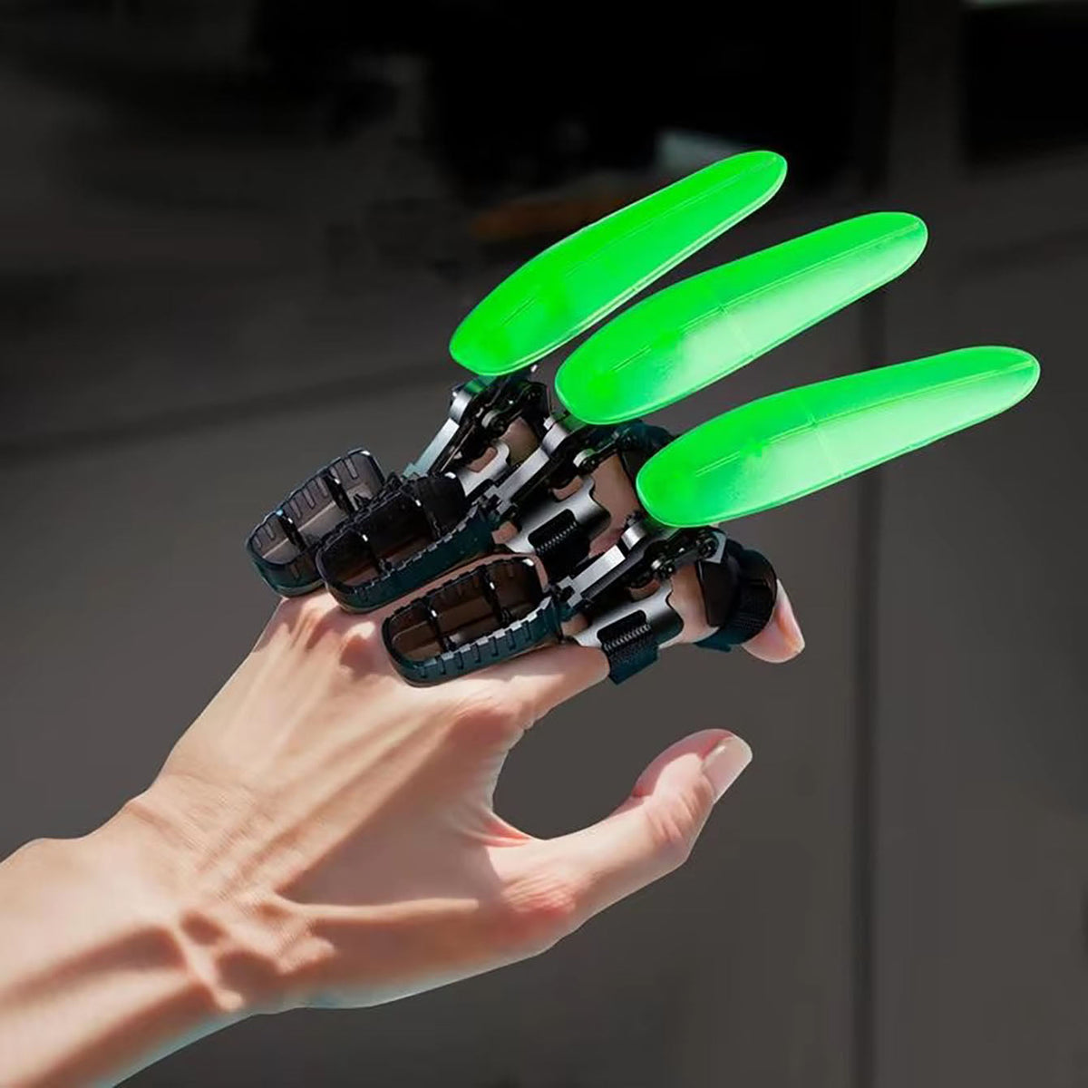 Build-Your-Own Extending Finger Claws – Snap-Action Hand Prop for Dress-Up, Role-Play & Movie-Style Costume Accessories | Thomler