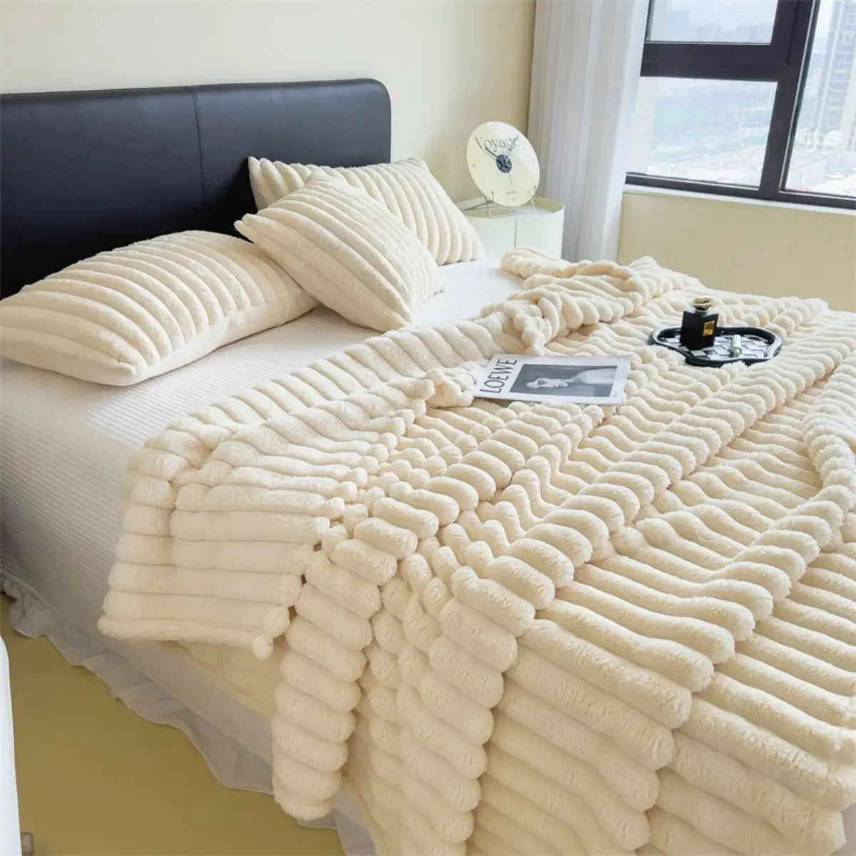 Plush Throw Blanket – Ultra-Soft Fleece Comfort for Bed, Couch & Cuddle Time – Oversized Warm Cover for All Seasons | Thomler