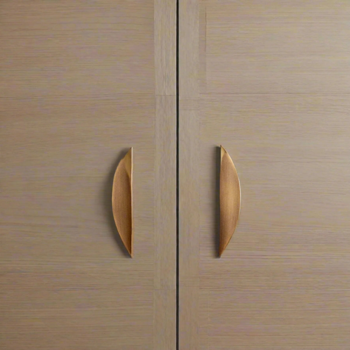 Vintage-Inspired Brass Cabinet Pull – Timeless Hardware for Kitchen & Furniture | Thomler
