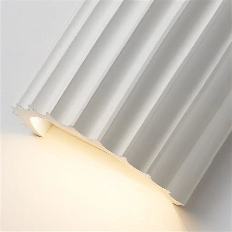 Textured Resin Wall Sconce with Upward & Downward Glow – Modern Ribbed Design for Bedroom, Living Room, Hallway – E27 Socket | Thomler