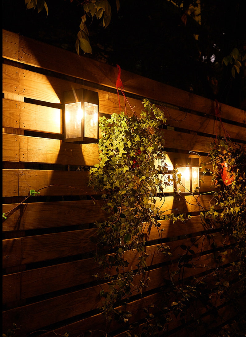 Solar Fence Light with Dusk-to-Dawn Sensor for Outdoor Pathways | Thomler