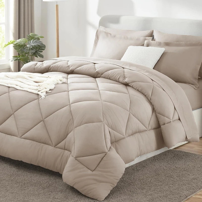Solid Color Polyester Comforter for All Seasons – Lightweight Breathable Duvet with Soft Touch Fabric for Queen & King Beds | Thomler