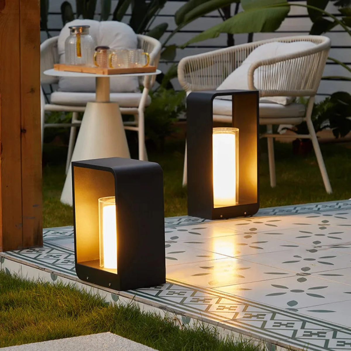Solar-Powered Aluminum Garden Path Light – Contemporary Rectangular Bollard for Yard & Landscape Lighting | Thomler