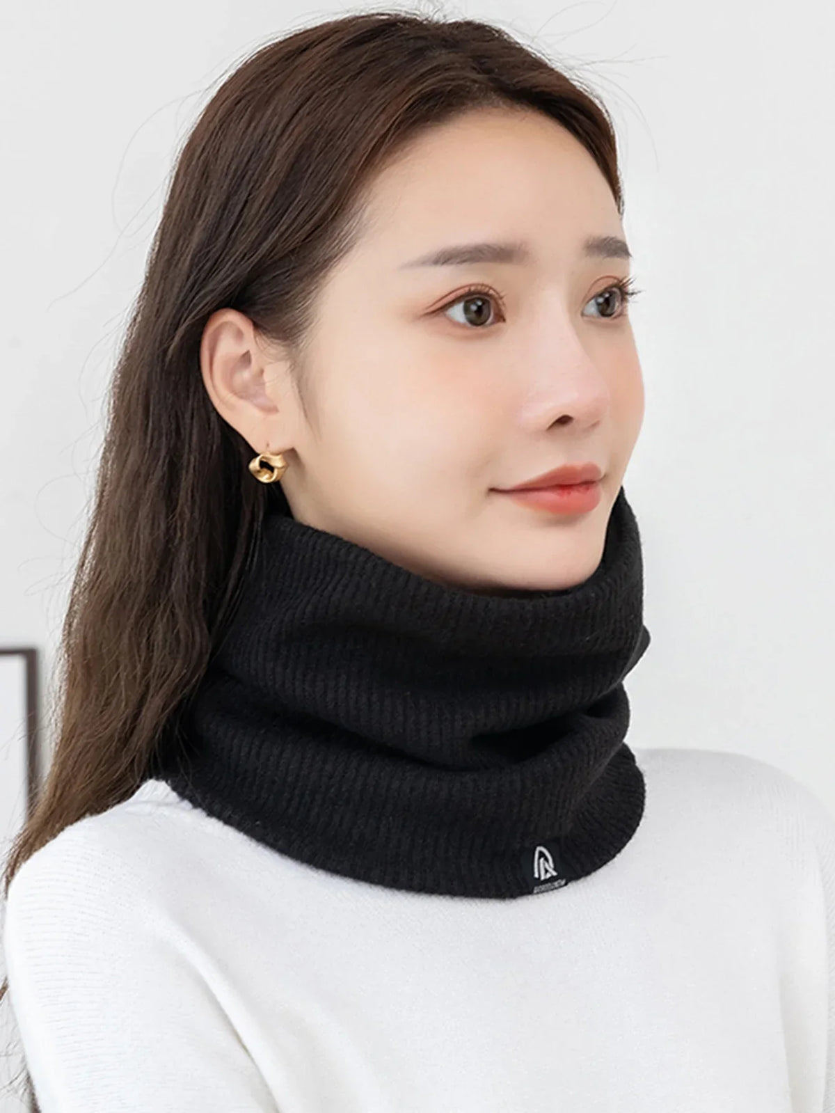 Plush Winter Neck Warmer Scarf – Soft Thermal Knit Wrap for Cold Weather Protection | Thomler
